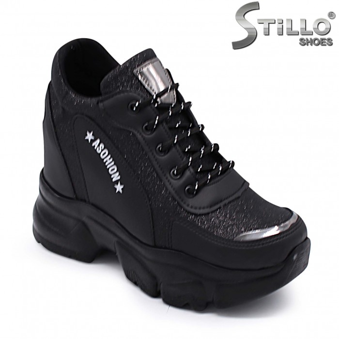 Sneakers înalți cu brocart pe o platformă ascunsă– 39612 Sneakers înalți cu brocart pe o platformă ascunsă– 39612