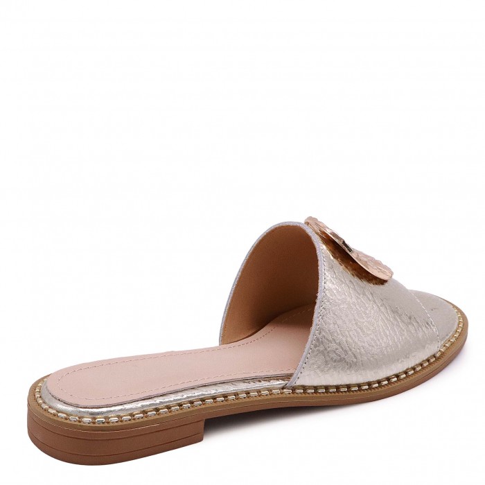 Papuci aurii din piele naturală cu cataramă – 50397 Papuci aurii din piele naturală cu cataramă – 50397