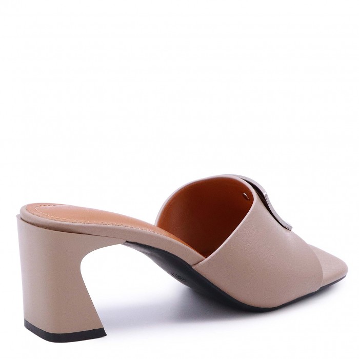 Papuci de damă culoarea cappuccino cu placă metalică – 50433 Papuci de damă culoarea cappuccino cu placă metalică – 50433