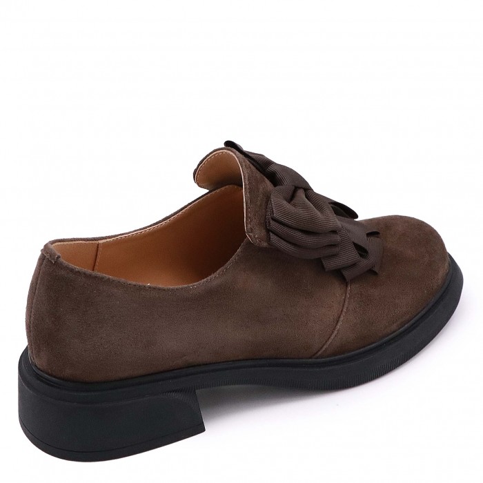 Pantofi maro cu papion din piele întoarsă naturală- 50772 Pantofi maro cu papion din piele întoarsă naturală- 50772