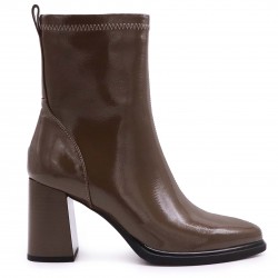 Ghete din piele naturală lăcuită cu toc înalt, culoare tabac– 50881