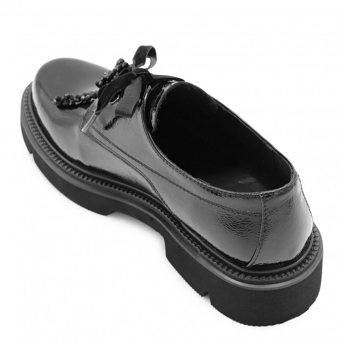 Pantofi de damă cu șireturi naturale din lac– 51120 Pantofi de damă cu șireturi naturale din lac– 51120
